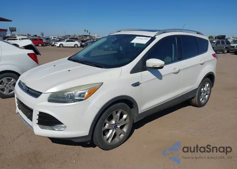 2014 Ford Escape Titanium z USA, uszkodzony, nr VIN 1FMCU0JX2EUE46868